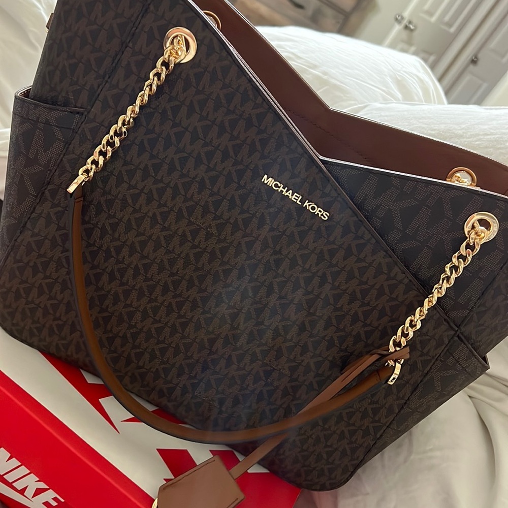 NWT MK Jet Set Purse with gold chain